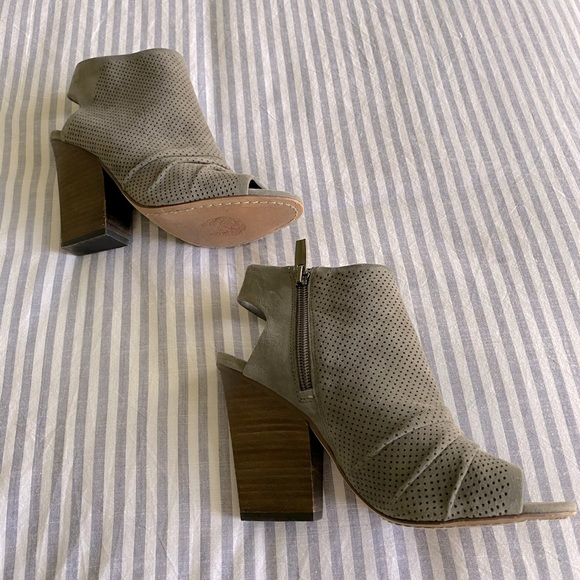 Vince Camuto open toe booties size 6 - Picture 4 of 6